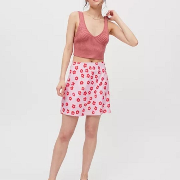 Oh Polly pink satin flower mini skirt - Picture 3 of 10